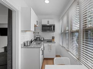 Shadyside, Central !5 Stylish and Bright Studio With Free Parking