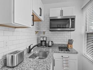 Shadyside, Central !5 Stylish and Bright Studio With Free Parking