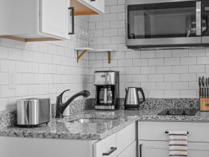 Shadyside, Central !5 Stylish and Bright Studio With Free Parking