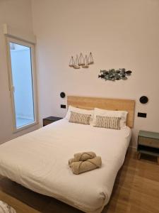 New 2026 luxury design loft, by Santa Barbara Castle, with pool table, AC and wifi