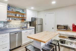 Scenic Studio on Lake Desoto with Patio!