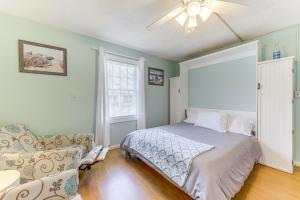 2 Mi to Drakes Island Beach Condo with Porch!