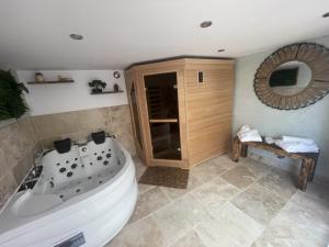 Alba Spa "Love Jacuzzi Sauna"