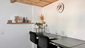 Appartements L'Oranger - Magnifique Studio Independant Sur Mougins avec Jacuzzi Prive - Parking - Climatisation : photos des chambres