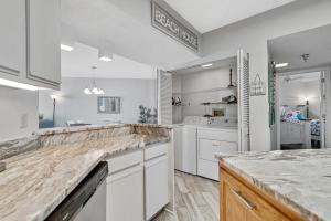 Windward Pointe 804- Sleeps 10 beachfront Resort amenities