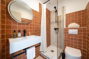 Hotels Hotel La Garrigue & Bar Le Perchoir : photos des chambres
