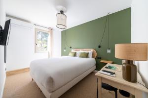 Hotels Hotel La Garrigue & Bar Le Perchoir : photos des chambres