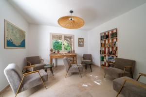 Hotels Hotel La Garrigue & Bar Le Perchoir : photos des chambres