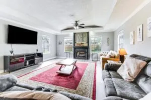 Fort Walton Beach Home with Grill 4 Mi to Beach! - Mary Esther