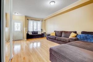 Brampton Retreat - Quiet 2BR Residential Area