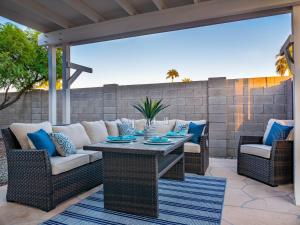 Modern, Tempe Oasis! Private Pool, Sleeps 12