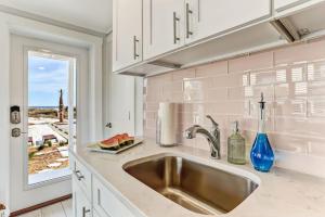 Flamingo Loft - Charming Oceanfront Loft - Multiple Decks - Private Beach Access