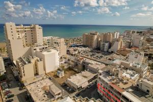 Superb Apartment steps away from Finikoudes Beach