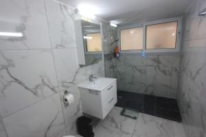 Superb Apartment steps away from Finikoudes Beach