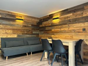 Appartements La Ferme de Rochesson, Jacuzzis & Piscine commune : photos des chambres