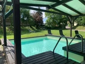 Villa mit Pool und Grillplatz in Regensburg - Neufahrn in Niederbayern
