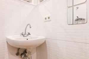 For You Rentals Lindo estudio TEMPORAL en barrio Justicia SLO160