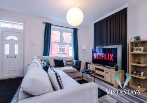 Modern 3BDR House By Vista Stays Short Lets & Serviced Accommodation Salford With Parking & Pool Table