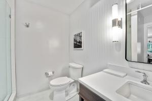 Queen Room room in Newport Beach Hotel & Suites