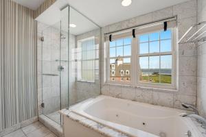 King Suite room in Newport Beach Hotel & Suites