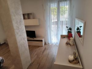 CARLA S HOUSE