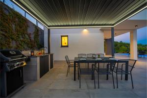 Villa Ziganto with a view of the Kvarner Bay