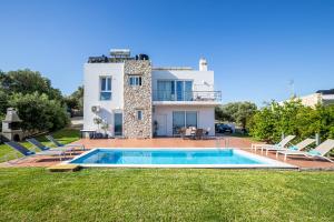 DIMITRA apartment with private pool and sea view -the ground floor of a two storey building - 4hvězdičkové hotely ve městě Daratso