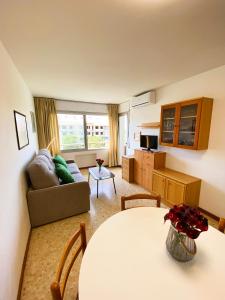 Apartamento con Piscina en la Playa de Fenals