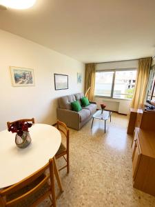 Apartamento con Piscina en la Playa de Fenals