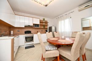 Apartment Ražanac Nikola