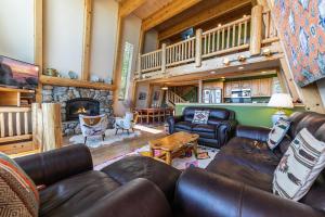 4BD with Lake Views Near Beach and Slopes