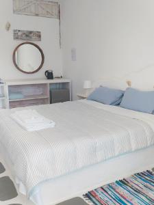 BY THE SEA ROOMS, AVLAKI