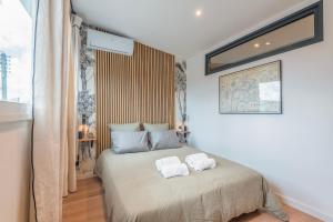Appartements Suites Kerlarros Clim et Parking face Gare et Port : photos des chambres