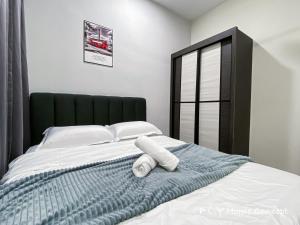 Groundfloor Poolside Manhattan Ipoh Free Netflix&Carpark
