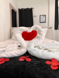 Appartements Orleans Centre - LOVE ROOM - Good Vibes Only BY PRIMO C0NCIERGERIE : photos des chambres