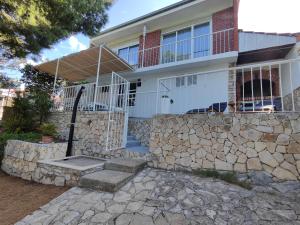 Perina Haven - Island Vis Beachfront