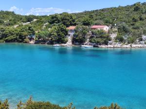 Perina Haven - Island Vis Beachfront