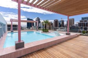 The Rose 710: Top Floor City Aprt with Balcony