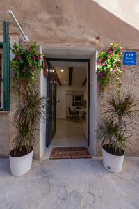 Bernard Deluxe Renovated Peaceful Old Town Gem