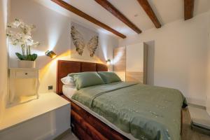 Bernard Deluxe Renovated Peaceful Old Town Gem