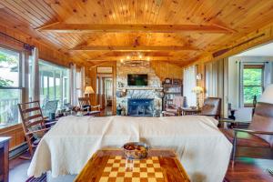 Tallassee Family Home w Stunning Smoky Mtn Views