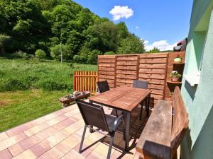 Zelený dom pri potoku