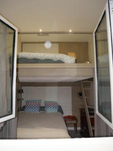 T2 climatisé independant avec terrasse, garage à velos, centre arcachon à 3 minutes des plages et des rues pietones