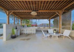 Bali Villa Beachfront Luxe Rooftop Sunsets