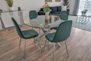 Brickell Key Gem: Stylish 1-Bed W Free Parking