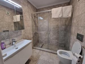 Kitty Studio Sunset Lake