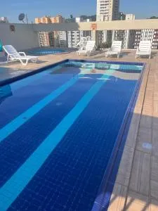 Flat com piscina ao lado da praia - Cubatão