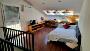 Bright Apartment with Attic