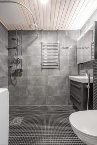 Modern studio, private free parking ,near metro