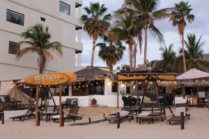 RUSTICO LOUNGE-Property in front of the beach